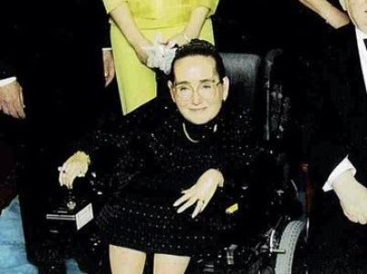 Ms. Dickerson (bottom left) pictured with other former chairs of the Life'sWork White House Dinner